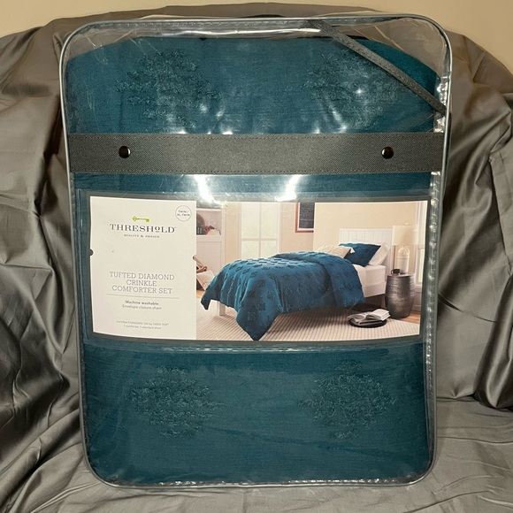 Tufted Diamond Crinkle Comforter & Sham Set - Threshold™ - Picture 4 of 6